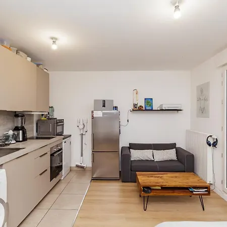 Charming 27m With Balcony In アパート *