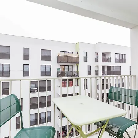 アパート Charming 27m With Balcony In バニョレ
