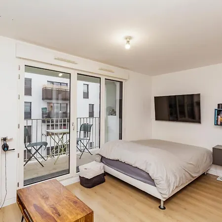 Charming 27m With Balcony In アパート バニョレ
