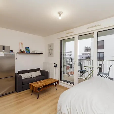Charming 27m With Balcony In バニョレ